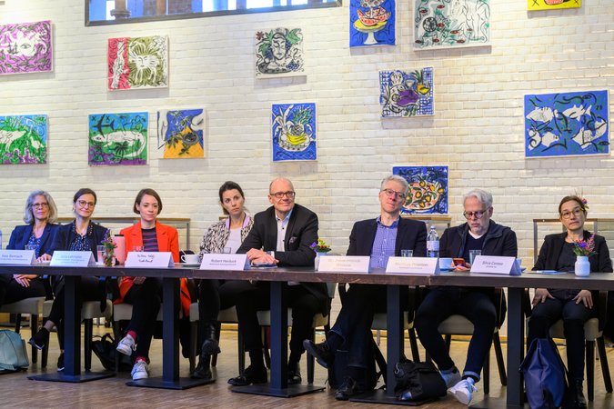 Öffnet eine Lightbox: 