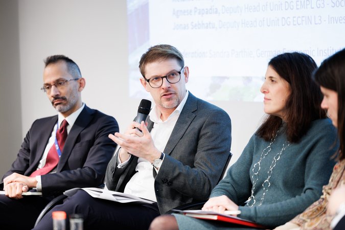 Öffnet eine Lightbox: 