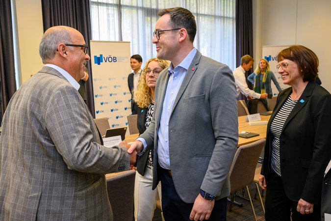 Öffnet eine Lightbox: 