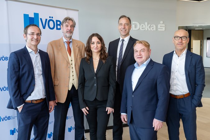 Öffnet eine Lightbox: V.l.n.r.: Wolfgang Donie (NORD/LB), Dr. Berndt Fernow (LBBW), Bianca Blywis-Bösendorfer (VÖB), Joachim Schallmayer (DekaBank Deutsche Girozentrale), Markus Reinwand (Helaba), Manfred Bucher (BayernLB)