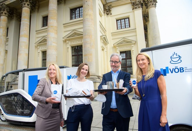 Öffnet eine Lightbox: V.l.n.r. Katrin Spelz, Anne Huning, Marcus Recher, Katja Sielemann V.l.n.r. Katrin Spelz, Anne Huning, Marcus Recher, Katja Sielemann