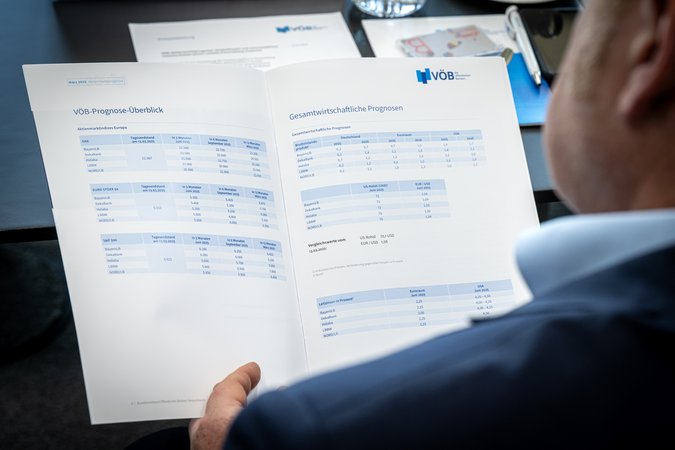 Öffnet eine Lightbox: 