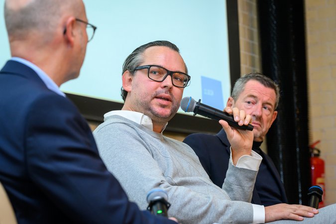 Öffnet eine Lightbox: 