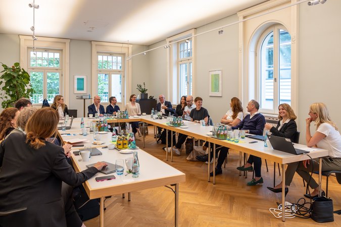 Öffnet eine Lightbox: Blick auf die Kommunikatoren der VÖB Förderbanken 