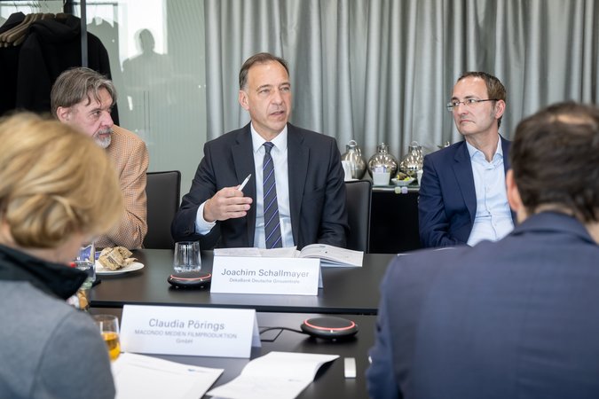 Öffnet eine Lightbox: 