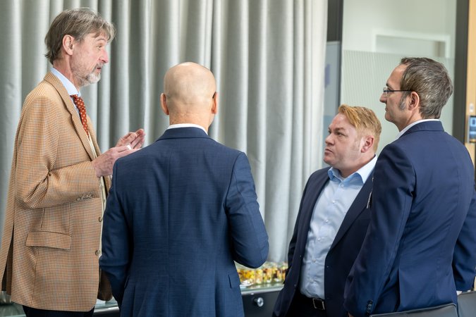 Öffnet eine Lightbox: Experten im Gespräch