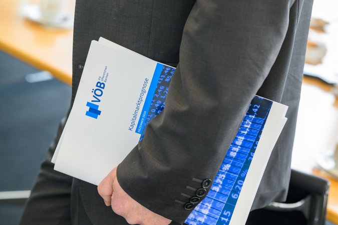 Öffnet eine Lightbox: 