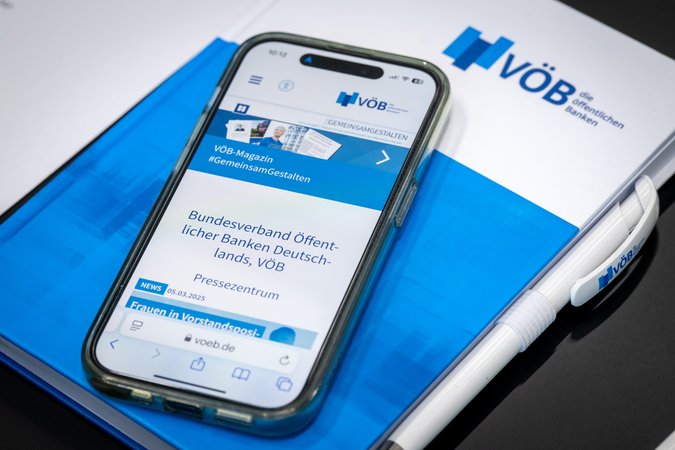 Öffnet eine Lightbox: 