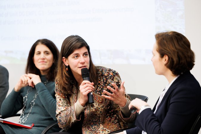 Öffnet eine Lightbox: 