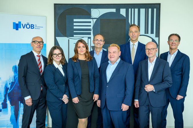 Öffnet eine Lightbox: Gruppenbild 