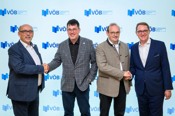 Öffnet eine Lightbox: V.l.n.r.: Gunar Feth (SaarLB), Stephan Szukalski (DBV), Dr. Richard Sesemann (DBV), Dominik Lamminger (VÖB)