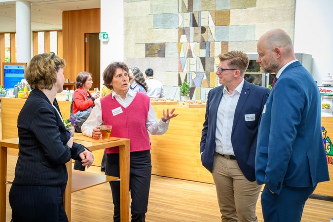 Öffnet eine Lightbox: Antje Schneeweiß (AKI) im Gespräch Antje Schneeweiß (AKI)