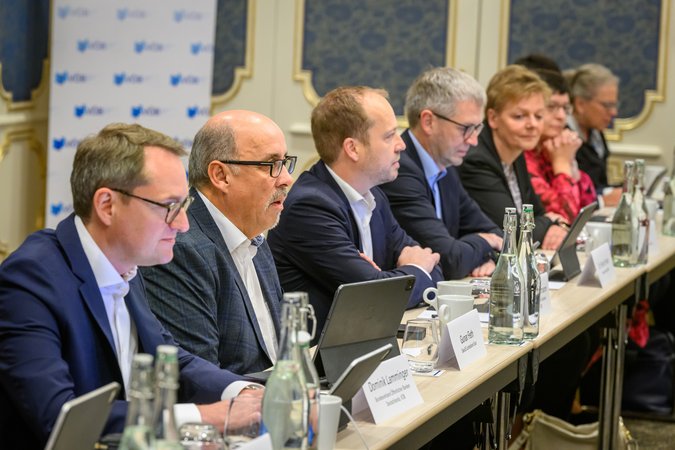 Öffnet eine Lightbox: Die Verhandlungsdelegation der öffentlichen Banken