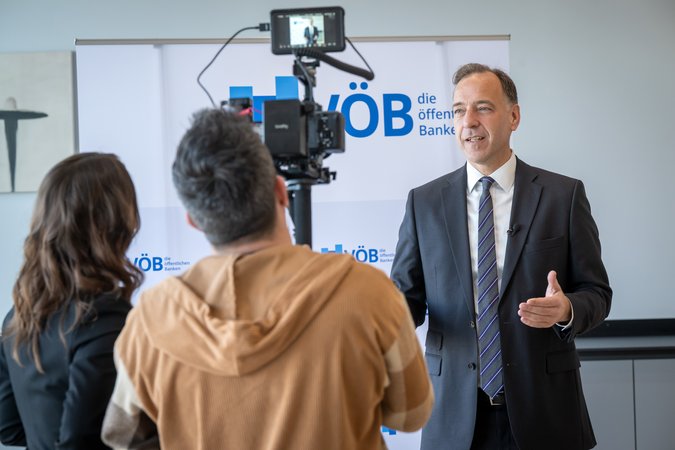 Öffnet eine Lightbox: Joachim Schallmayer (DekaBank Deutsche Girozentrale)