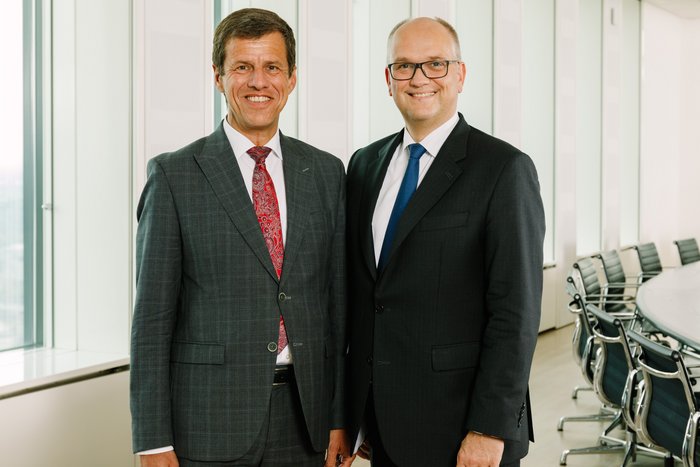 News lesen Herr Forst und Herr Neske