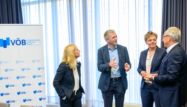 Öffnet eine Lightbox: 