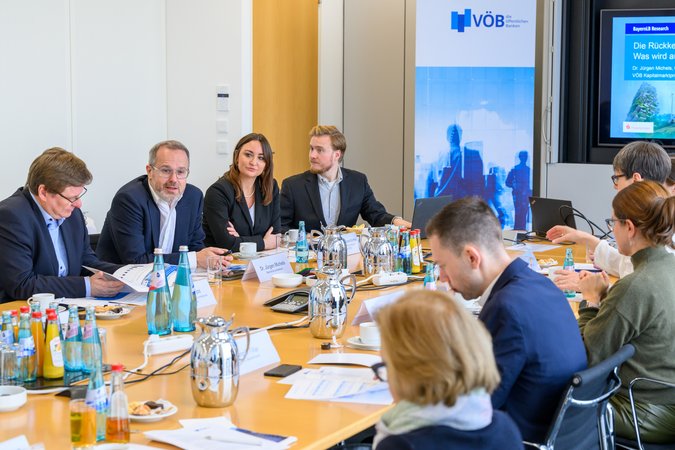 Öffnet eine Lightbox: 