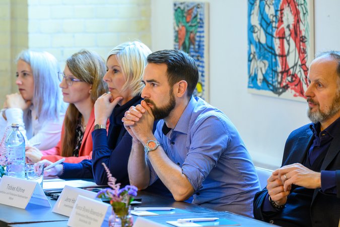 Öffnet eine Lightbox: 