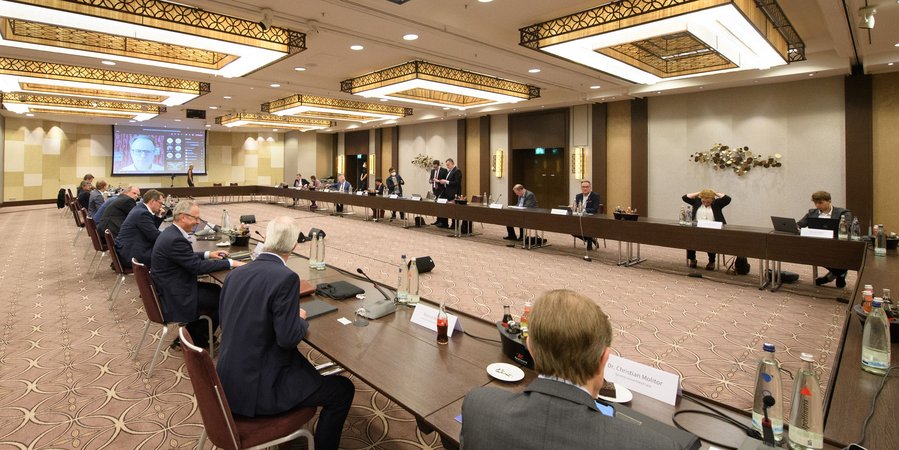 Öffnet eine Lightbox: Verhandlungsraum im Hilton Berlin Verhandlungsraum im Hilton Berlin