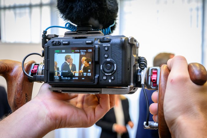 Öffnet eine Lightbox: 