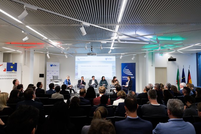 Öffnet eine Lightbox: 