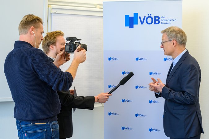 Öffnet eine Lightbox: 