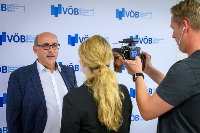 Öffnet eine Lightbox: Gunar Feth, VÖB-Verhandlungsführer, im Interview