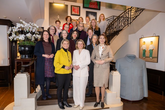 Öffnet eine Lightbox: Gruppenbild