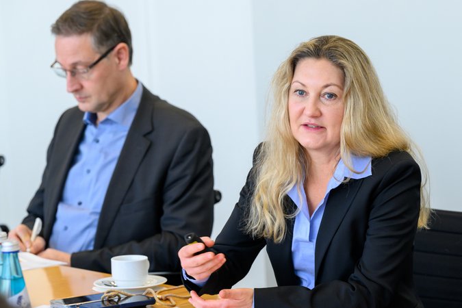 Öffnet eine Lightbox: 