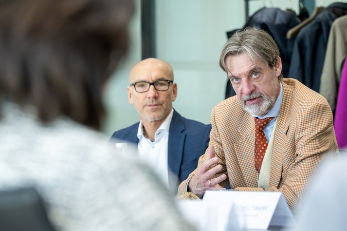 Öffnet eine Lightbox: Manfred Bucher (BayernLb) und Dr. Berndt Fernow (LBBW)
