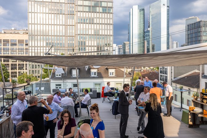 Öffnet eine Lightbox: Blick über den Veranstaltungsort 