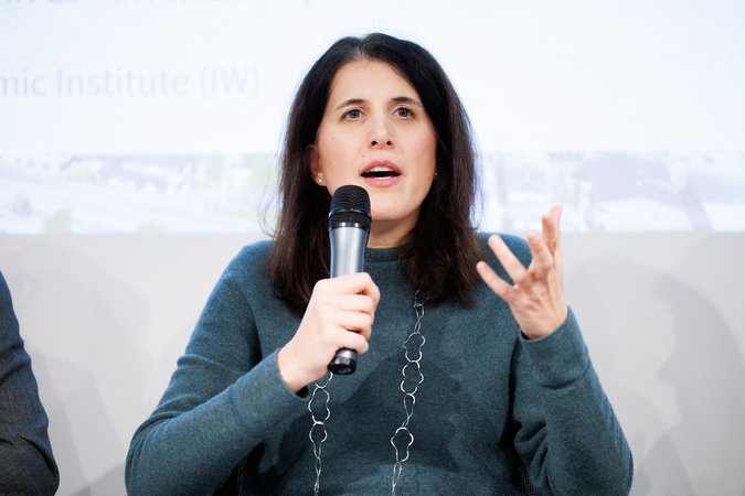 Öffnet eine Lightbox: 