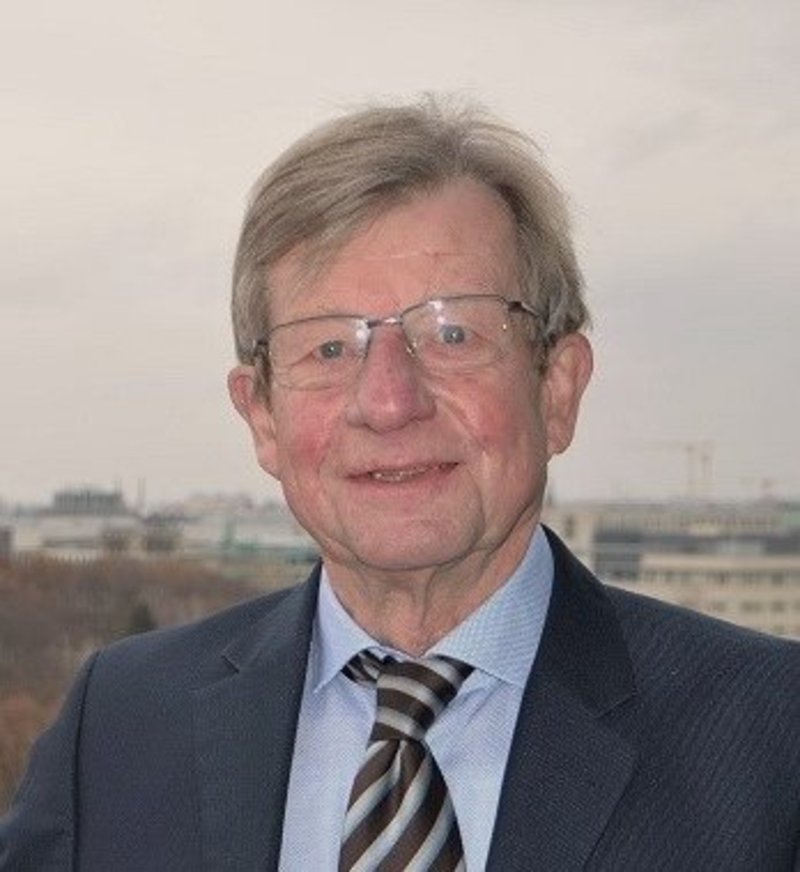 Portrait von OMB Dr. Rennig